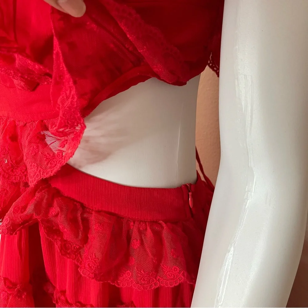 Red V-neckline lace ruffle crisscross back cutout dress - Picture 5 of 13